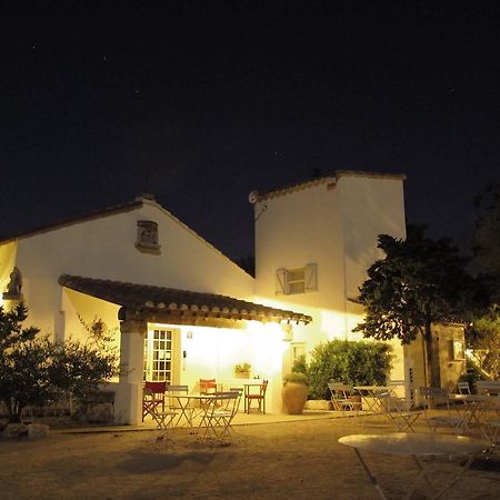 Hotel Cacharel Saintes-Maries-de-la-Mer Esterno foto